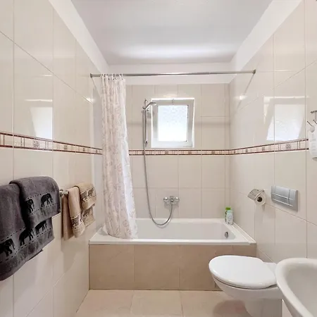 Tai - Spacious And Comfy With Private Terrace בית הארחה