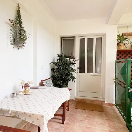 Tai - Spacious And Comfy With Private Terrace Vendégház *